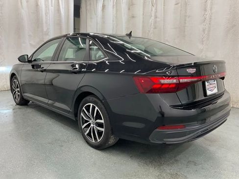 Used 2025 Volkswagen Jetta SE FWD image 5