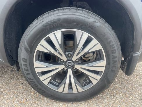 Certified 2022 Nissan Rogue SV w/ SV Premium Package FWD image 17