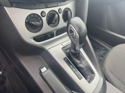 Used 2014 Ford Focus SE w/ SE Winter Package FWD image 17