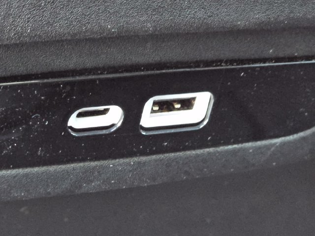Certified 2025 Chrysler Pacifica Select w/ Fav Edition Package FWD image 31