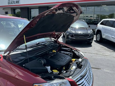 Used 2016 Chrysler Town & Country Touring w/ Driver Convenience Group FWD image 21