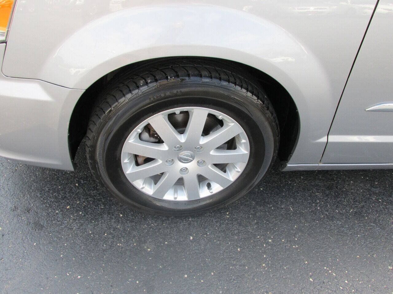 Used 2015 Chrysler Town & Country Touring w/ Driver Convenience Group FWD image 37
