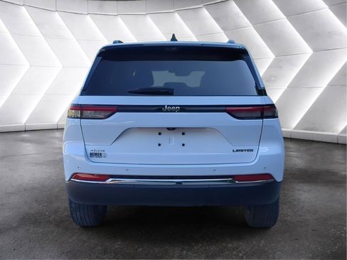 Used 2023 Jeep Grand Cherokee Limited w/ Luxury Tech Group II AWD/4WD image 4