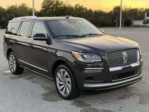 Used 2023 Lincoln Navigator Reserve image 4