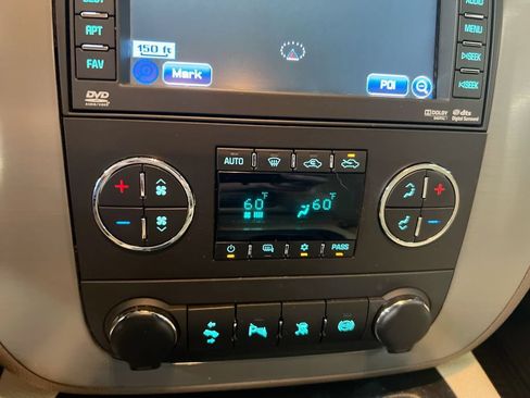 Used 2011 GMC Sierra 2500 SLT w/ Entertainment Package AWD/4WD image 16