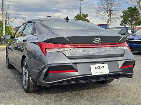 Used 2025 Hyundai Elantra SEL image 9