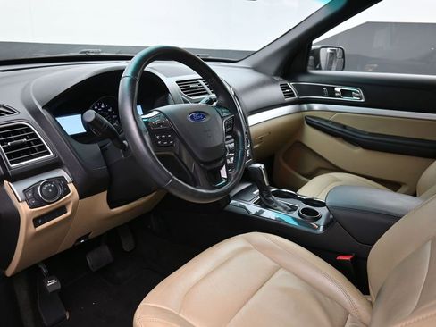 Used 2016 Ford Explorer XLT w/ Equipment Group 202A image 18