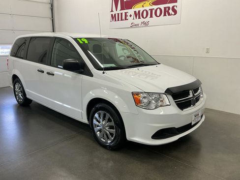 Used 2019 Dodge Grand Caravan SE w/ UConnect Hands-Free Group FWD image 1