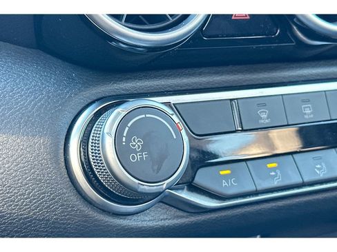 Used 2025 Nissan Sentra SV FWD image 28