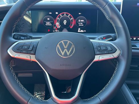 Used 2026 Volkswagen Tiguan SE AWD/4WD image 25