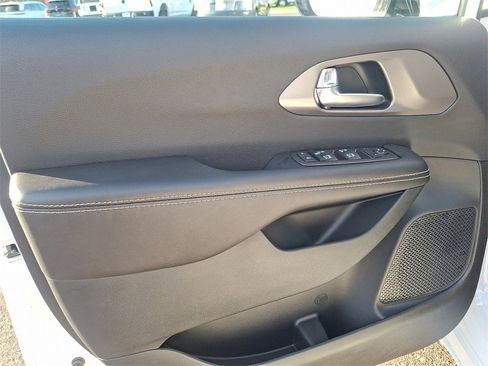 New 2026 Chrysler Voyager LX image 9