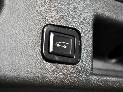 Used 2022 Chevrolet Equinox LT w/ Driver Convenience Package image 48