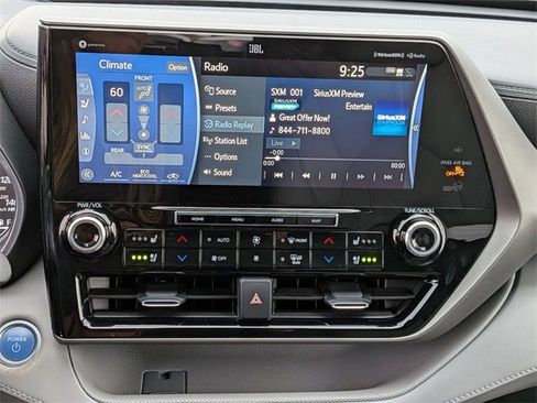 Used 2021 Toyota Highlander Limited image 13