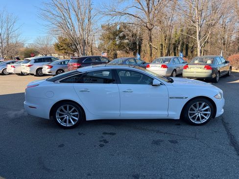 Used 2011 Jaguar XJ image 7