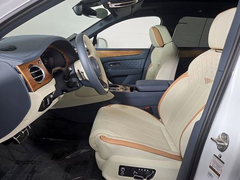 Used 2023 Bentley Bentayga Plug-In Hybrid AWD/4WD image 14