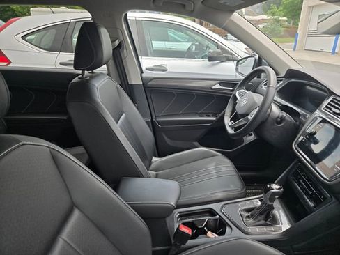 Used 2024 Volkswagen Tiguan SE FWD image 4