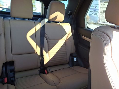 New 2026 Land Rover Discovery Limited Edition image 17