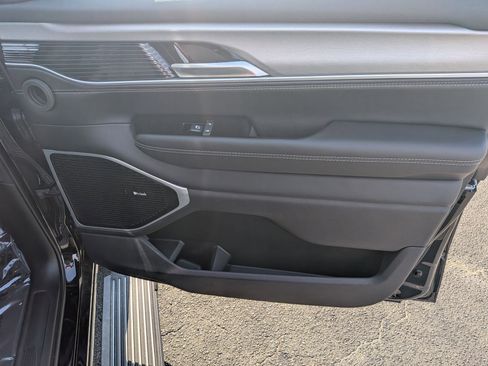 New 2026 Jeep Grand Wagoneer L Limited AWD/4WD image 32