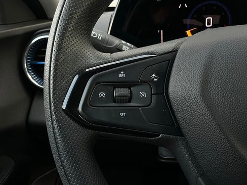 Used 2025 Chevrolet Trax LT image 32