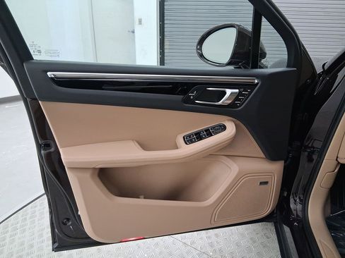 Used 2026 Porsche Macan image 23