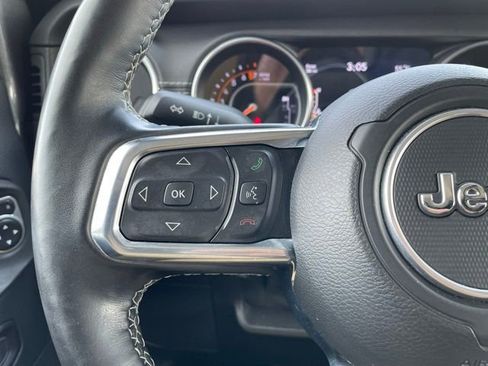 Used 2018 Jeep Wrangler Unlimited Sahara w/ Dual Top Group AWD/4WD image 15