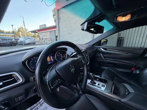 Used 2016 Maserati Ghibli RWD image 9
