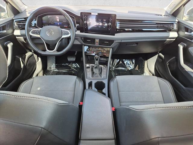 Used 2025 Volkswagen Jetta SE FWD image 19