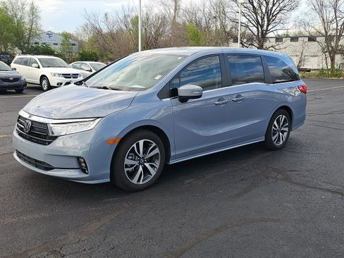 Used 2023 Honda Odyssey Touring image 3