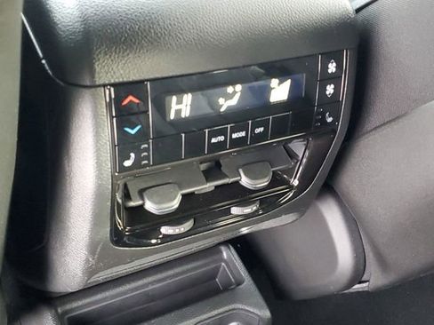 Used 2025 Jeep Grand Cherokee L Limited image 13