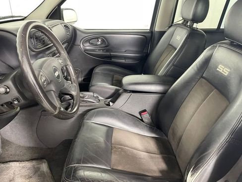Used 2006 Chevrolet TrailBlazer LT w/ SS Package AWD/4WD image 2