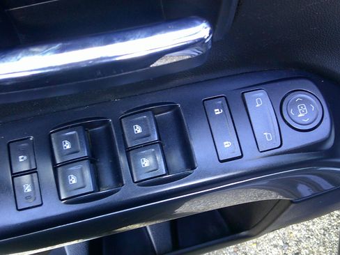 Used 2018 Chevrolet Silverado 1500 LT image 18