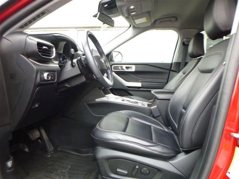 Used 2021 Ford Explorer XLT w/ Equipment Group 202A AWD/4WD image 5