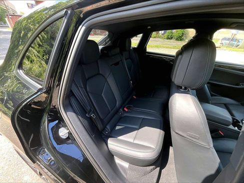 Certified 2023 Porsche Macan AWD/4WD image 21