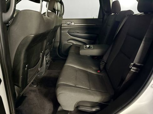 Used 2018 Jeep Grand Cherokee Laredo image 37