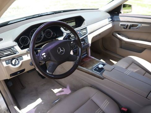 Used 2010 Mercedes-Benz E 350 4MATIC Sedan image 4