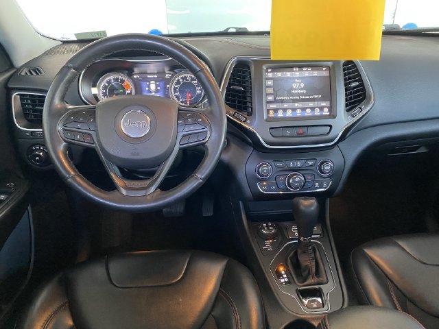 Used 2019 Jeep Cherokee Trailhawk w/ Cold Weather Group AWD/4WD image 15