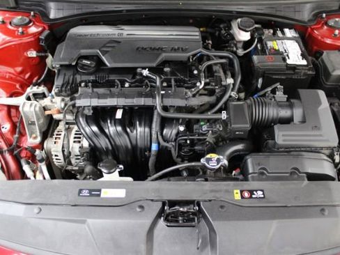 Used 2021 Hyundai Elantra SE w/ Cargo Package image 25