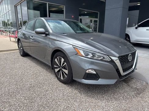 Certified 2021 Nissan Altima 2.5 SV w/ SV Premium Package AWD/4WD image 1