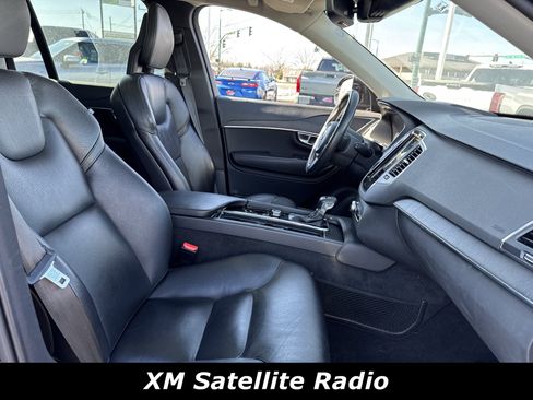 Used 2020 Volvo XC90 T6 Momentum image 4