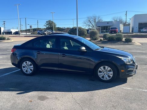 Used 2015 Chevrolet Cruze L image 5