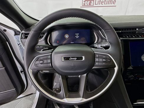 Used 2023 Jeep Grand Cherokee Altitude image 20