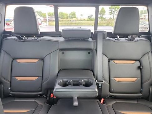 Used 2022 GMC Sierra 1500 AT4 w/ AT4 Preferred Package AWD/4WD image 14