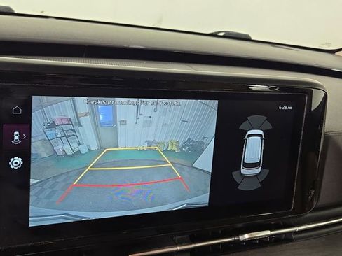 Used 2024 Kia Carnival EX FWD image 18