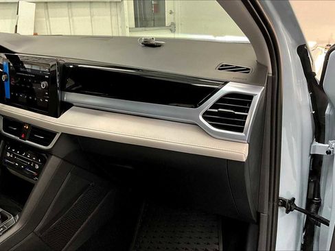 New 2025 Volkswagen Taos SE image 27