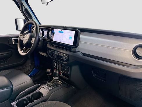 Used 2024 Jeep Wrangler Unlimited AWD/4WD image 27