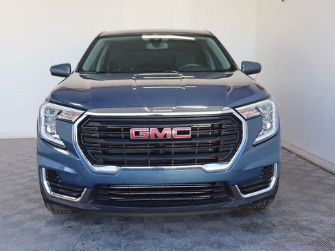 Used 2024 GMC Terrain SLE w/ LPO, Cargo Package FWD image 2