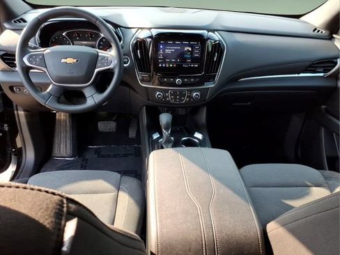 Used 2023 Chevrolet Traverse LT FWD image 13