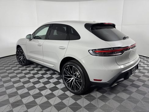 Certified 2025 Porsche Macan AWD/4WD image 3