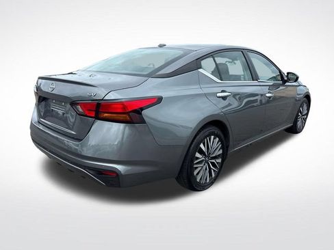 Used 2024 Nissan Altima 2.5 SV FWD image 5