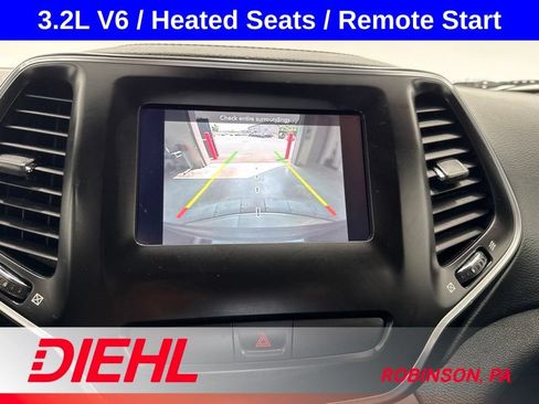 Used 2020 Jeep Cherokee Latitude AWD/4WD image 28